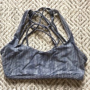 Lululemon sports bra SZ 4